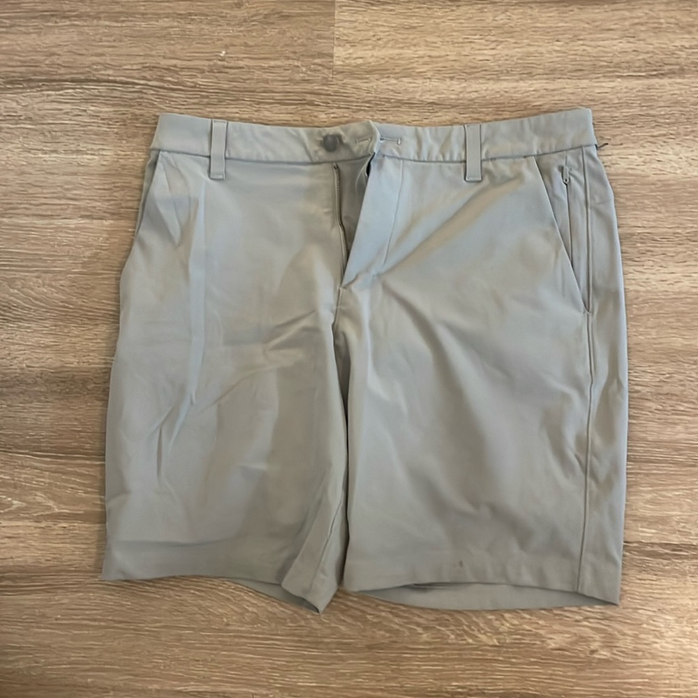 Lululemon Men’s Casual Chino Golf Athletic Shorts Size 32 Pockets